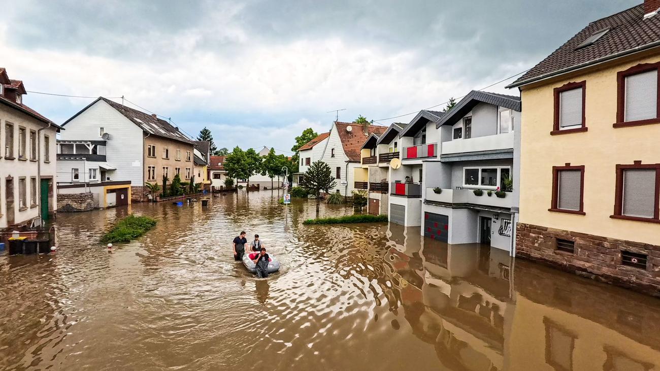 Saarland, Starkregen, Frühwarnsystem, Hochwasser, KLIGAS, Klimagefahrenabwehrsystem Blies, Umweltministerin Petra Berg, Innenminister Reinhold Jost, Hochwasserschutz, Soforthilfen, kommunale Infrastruktur, Pfingsthochwasser, Landesmittel, Bedarfszuweisungen, Landkreis St. Wendel, Landkreis Neunkirchen, Saarpfalz-Kreis
