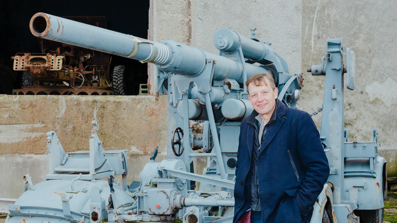 Wehrmacht, Haubitzen, Flakgeschütze, Panzer, Panzerabwehrkanonen, Rohrwagen, Lafetten, Entfernungsmesser, Torpedos, Düren, Industriegebiet, Kriegsgerät, Relikt, Geschichte, Rost, Militärfahrzeuge, Bundeswehr, Russische Armee, Amerikanische Armee, WWII, Second World War, Military Equipment, Germany
