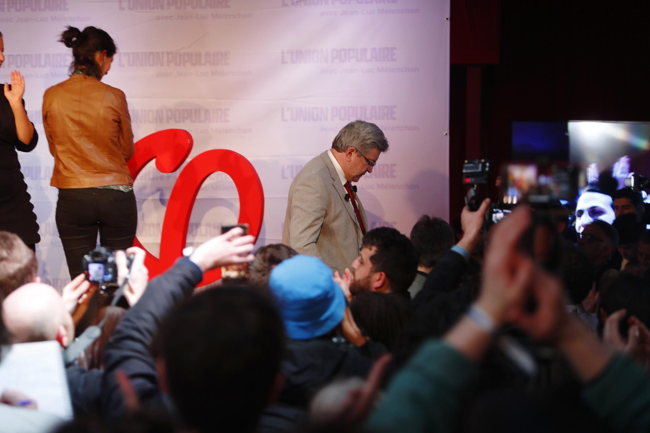 Jean-Luc Mélenchon, La France Insoumise, La Meute, Charlotte Belaïch, Olivier Pérou, political investigation, French politics, political book, political analysis, far-left politics, political system, political organization, sect, political clan, Libération, Le Monde
