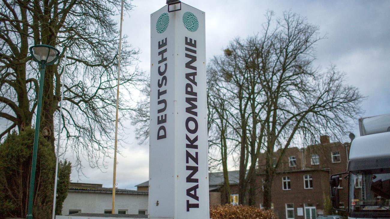 Deutsche Tanzkompanie Neustrelitz, Bettina Martin, Kulturministerin, Tanzkompanie, Finanzierung, Mecklenburg-Vorpommern, Neubrandenburg, Neustrelitz, Landkreis Mecklenburgische Seenplatte, kulturelle Förderung, Haushaltsüberschüsse, Strategiefonds, Choreographien, Zyklus der Elemente, Tanz, Kultur
