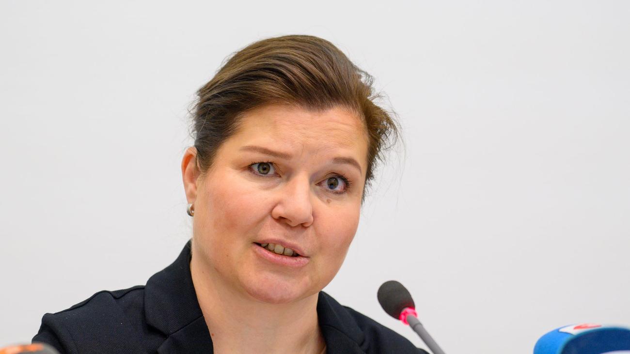 Prisoners, Sachsen-Anhalt, earnings, justice system, prisons, inmates, work, rehabilitation, debt repayment, victim compensation, free labor, alternative sentences, Minister Weidinger, law reform, resocialization
