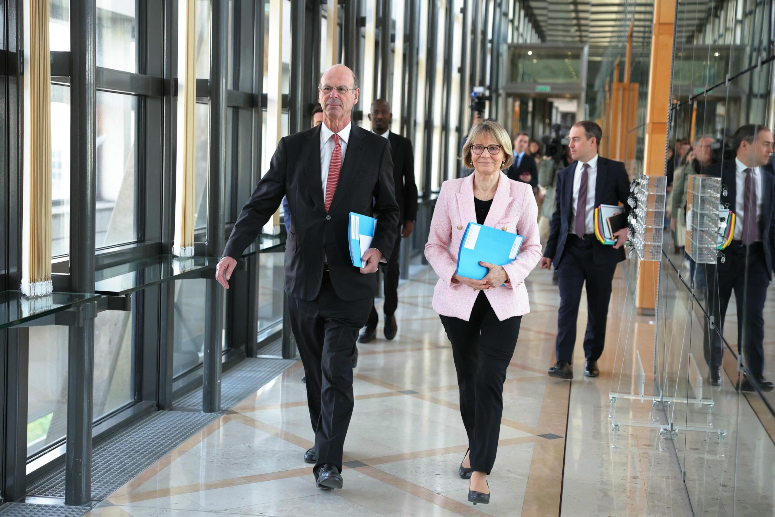Autoentrepreneur, TVA, exemption, reform, Véronique Louwagie, Eric Lombard, microentreprise, budget 2025, parlementaires, Bercy, Paul Midy, seuil d'exemption, chiffre d'affaires, taxe sur la valeur ajoutée, Assemblée Nationale, niche parlementaire, abrogation, étude d'impact, entreprises de proximité, indépendants.
