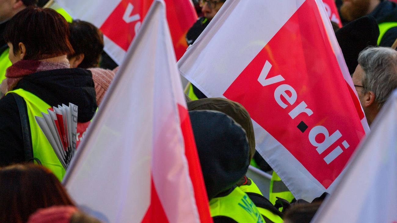 Warnstreik, Verdi, Klinikum Frankfurt (Oder), Tarifverhandlungen, Gehaltserhöhung, Ausbildungsvergütung, Öffentlicher Dienst, Kundgebung, Beschäftigte, Streik
