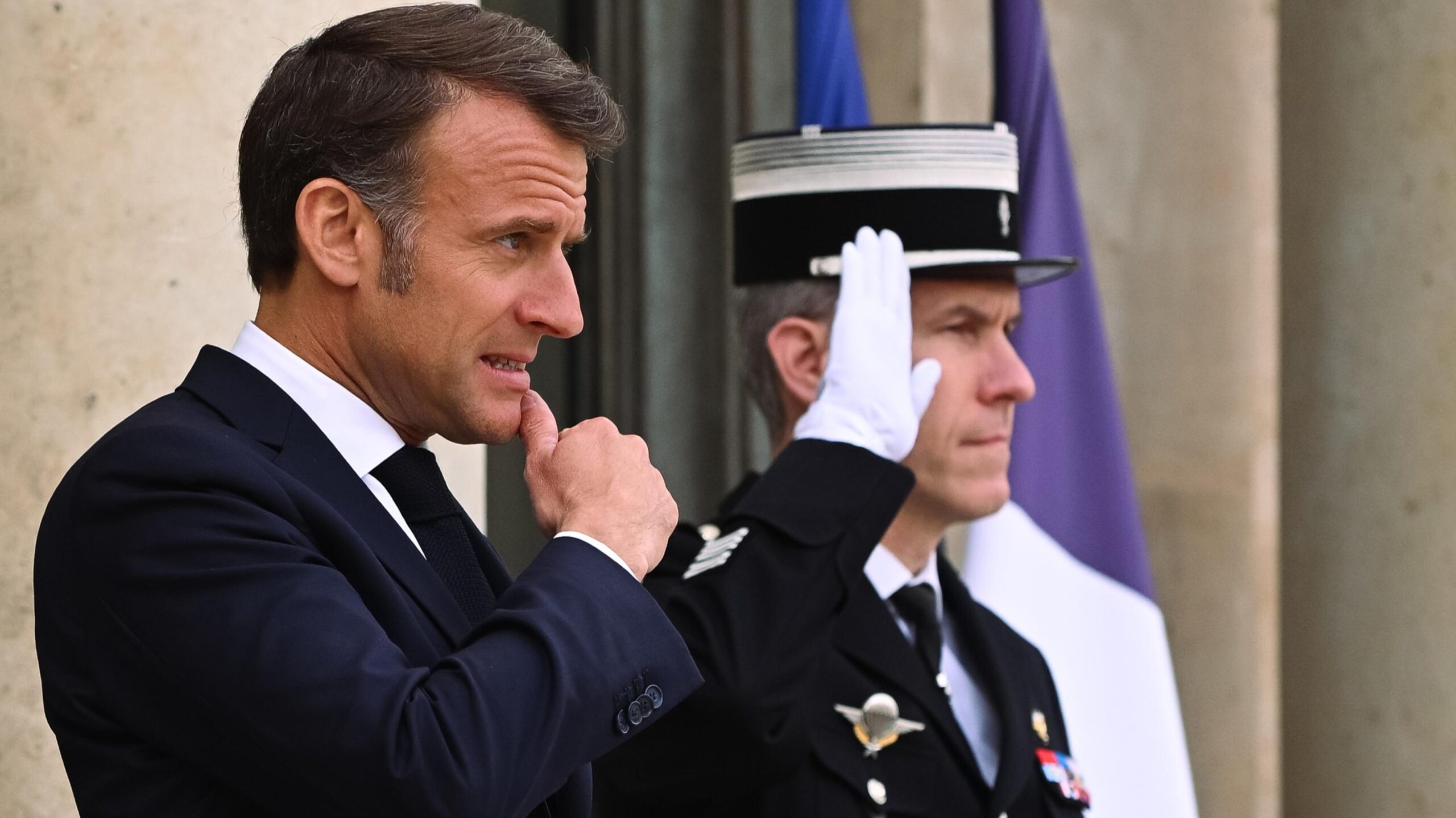 Emmanuel Macron, Corse, Nouvelle-Calédonie, autonomie, souveraineté, statut, Constitution, Manuel Valls, François Rebsamen, insurrection kanake, politique, France, Outre-mer, décentralisation
