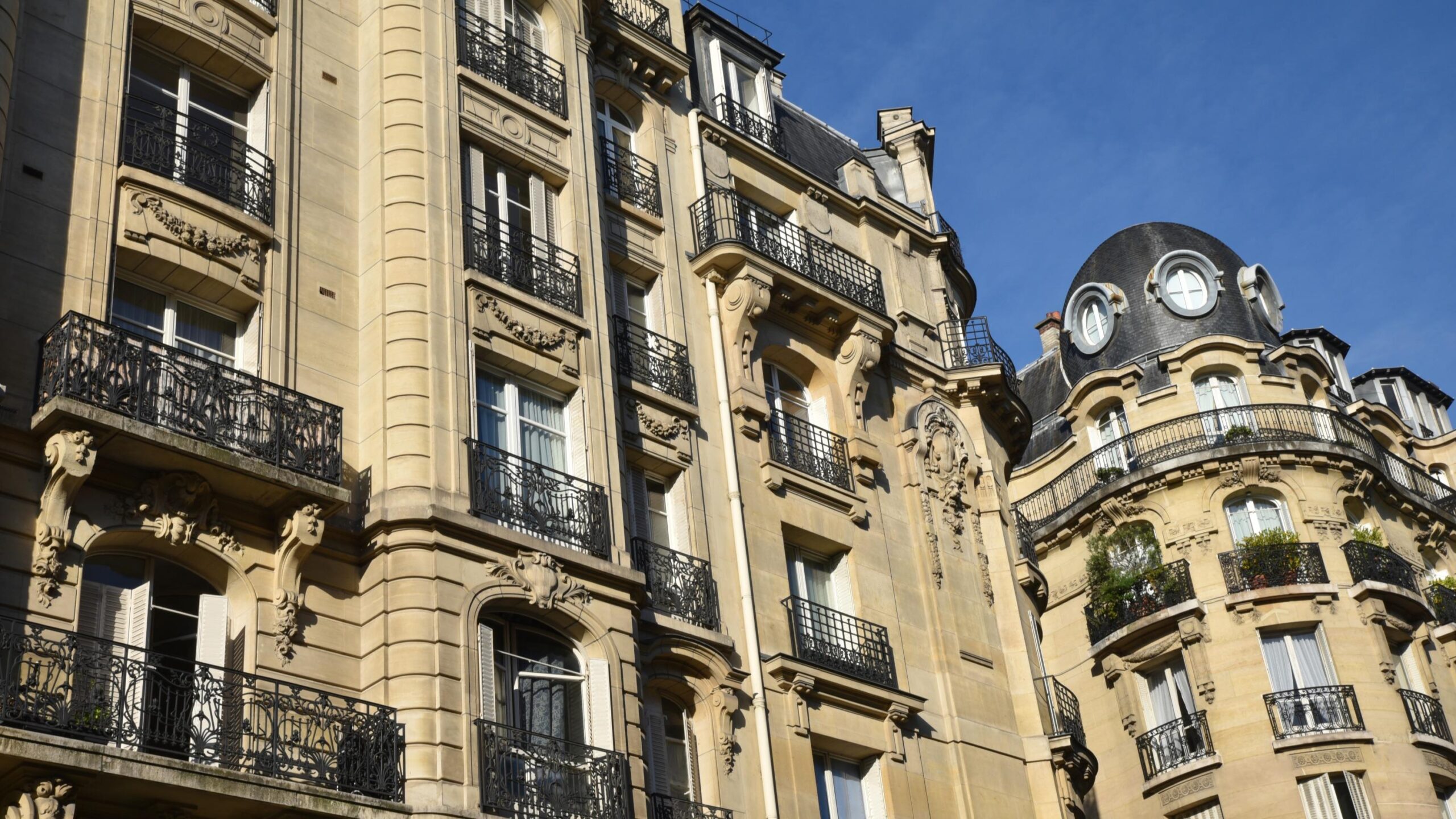 taxe foncière, property tax, France, 2024, 2023, DGFIP, local taxes, collectivités territoriales, inflation, tax increase, property owners, businesses, housing, apartments, houses, tax rates, real estate, local government finances, Île-de-France, Côte d'Azur, Martinique
