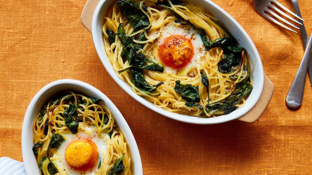 Eggs Florentine pasta, baked pasta dish, pasta recipe, spinach pasta, creme double recipe, easy pasta recipe, quick pasta recipe, single serving pasta, vegetarian pasta
