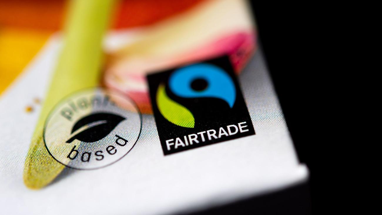 Fairtrade, Fairtrade products, Fairtrade Germany, Fairtrade sales, Fairtrade coffee, Fairtrade bananas, Fairtrade cocoa, ethical consumption, sustainable trade, fair trade, fair prices, farmer support, ethical sourcing, consumer trends, Germany, retail, coffee market, cocoa market, banana market, global trade
