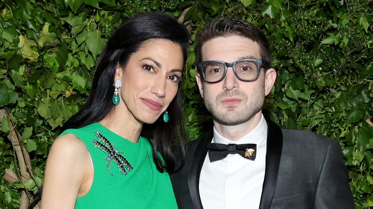 Alex Soros, Huma Abedin, The New Yorker, living rooms, Democrat party, oligarchy, Bernie Sanders, Alexandria Ocasio-Cortez, Al Sharpton, Kamala Harris, political criticism, conservative reaction, social media, tone-deaf, political finance, media and culture
