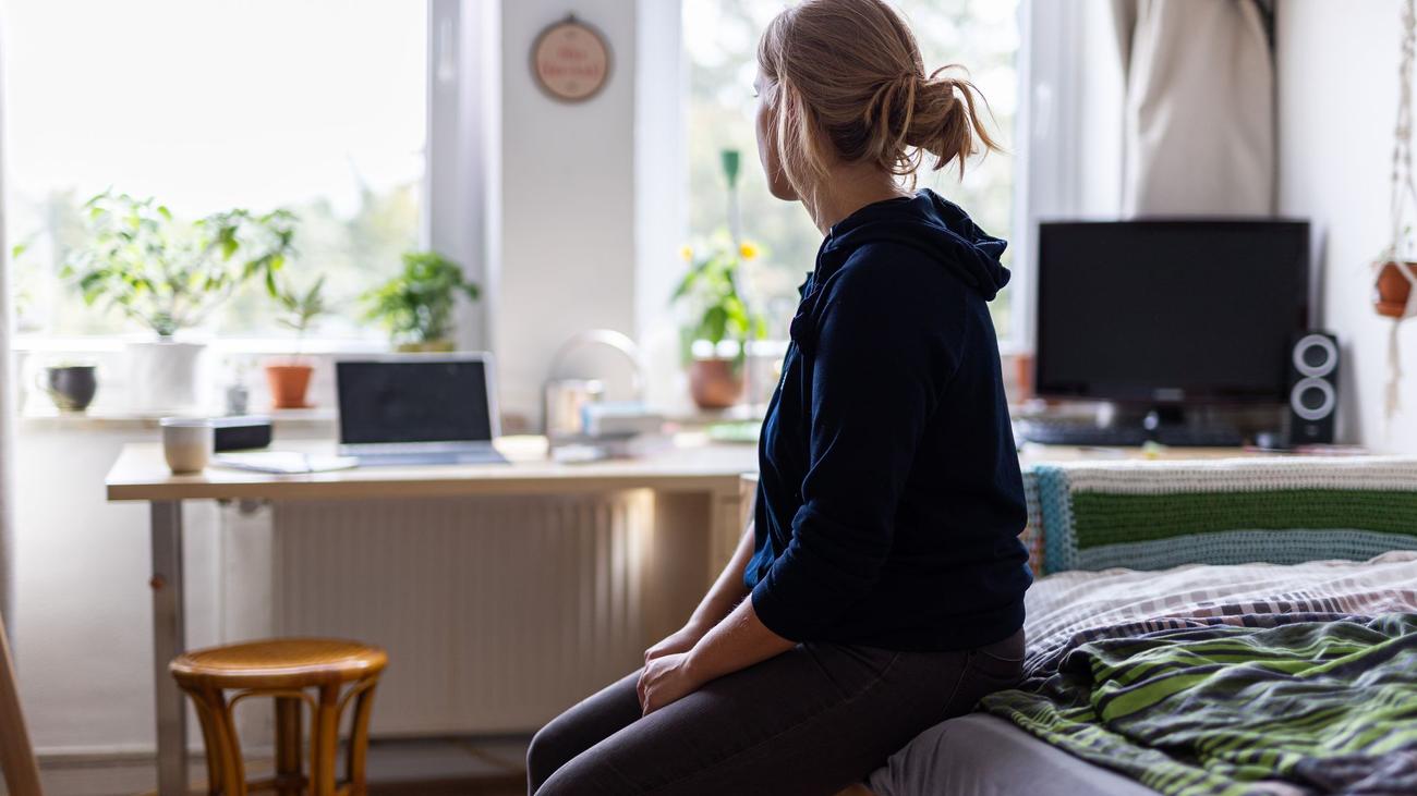 Einsamkeit, Rheinland-Pfalz, Sozialministerium, Dörte Schall, Förderprogramm, Ehrenamt, Miteinander, Nachbarschaftscafés, Plauderbänke, Bewegungsgruppen, digitale Unterstützung, Pflegekräfte, Fortbildungen, Pflegekammer, Arbeitsschutz, Gewerbeaufsicht, psychische Gefährdungen, Landesnetzwerk, Anlaufstellen für ältere Menschen, soziale Isolation, Digitalbotschafter, Gemeindeschwester plus, Neue Nachbarschaften, Lesebotschafter, ländlicher Raum, soziale Beziehungen
