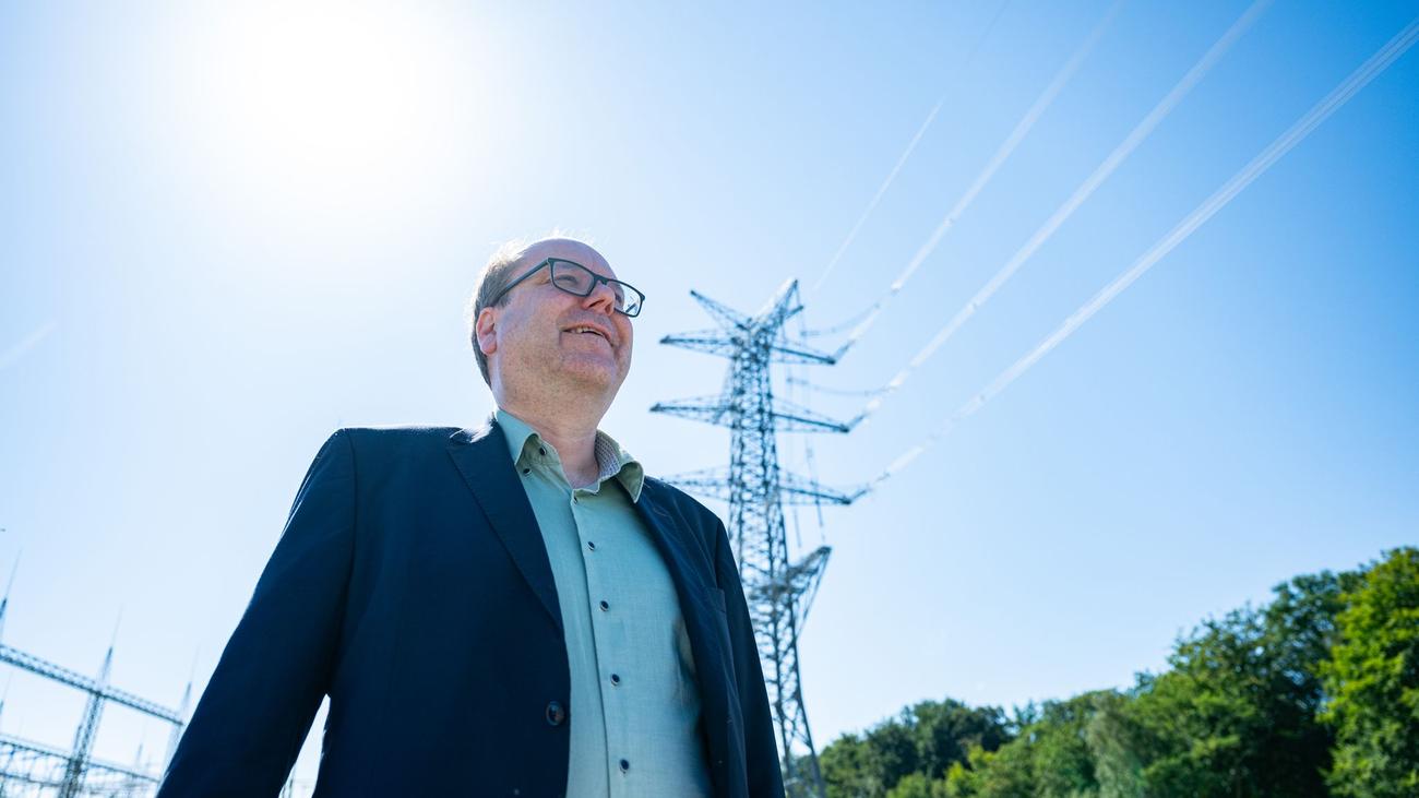 Lower Saxony, climate protection strategy, climate council, greenhouse gas reduction, renewable energy, municipal heat planning, Christian Meyer, environmental ministry, climate neutrality, climate targets, environmental policy, citizen participation, climate funding
