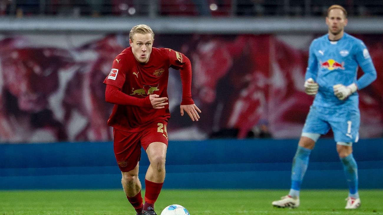Xaver Schlager, Peter Gulacsi, RB Leipzig, Mannschaftstraining, Fußball-Bundesliga, Werder Bremen, Verletzung, Muskelverletzung, Kopfverletzung, Gehirnerschütterung, Champions League, David Raum, Lukas Klostermann, Willi Orban, Kevin Kampl, Ridle Baku, Gelbe Karte, Saisonabschluss, VfB Stuttgart
