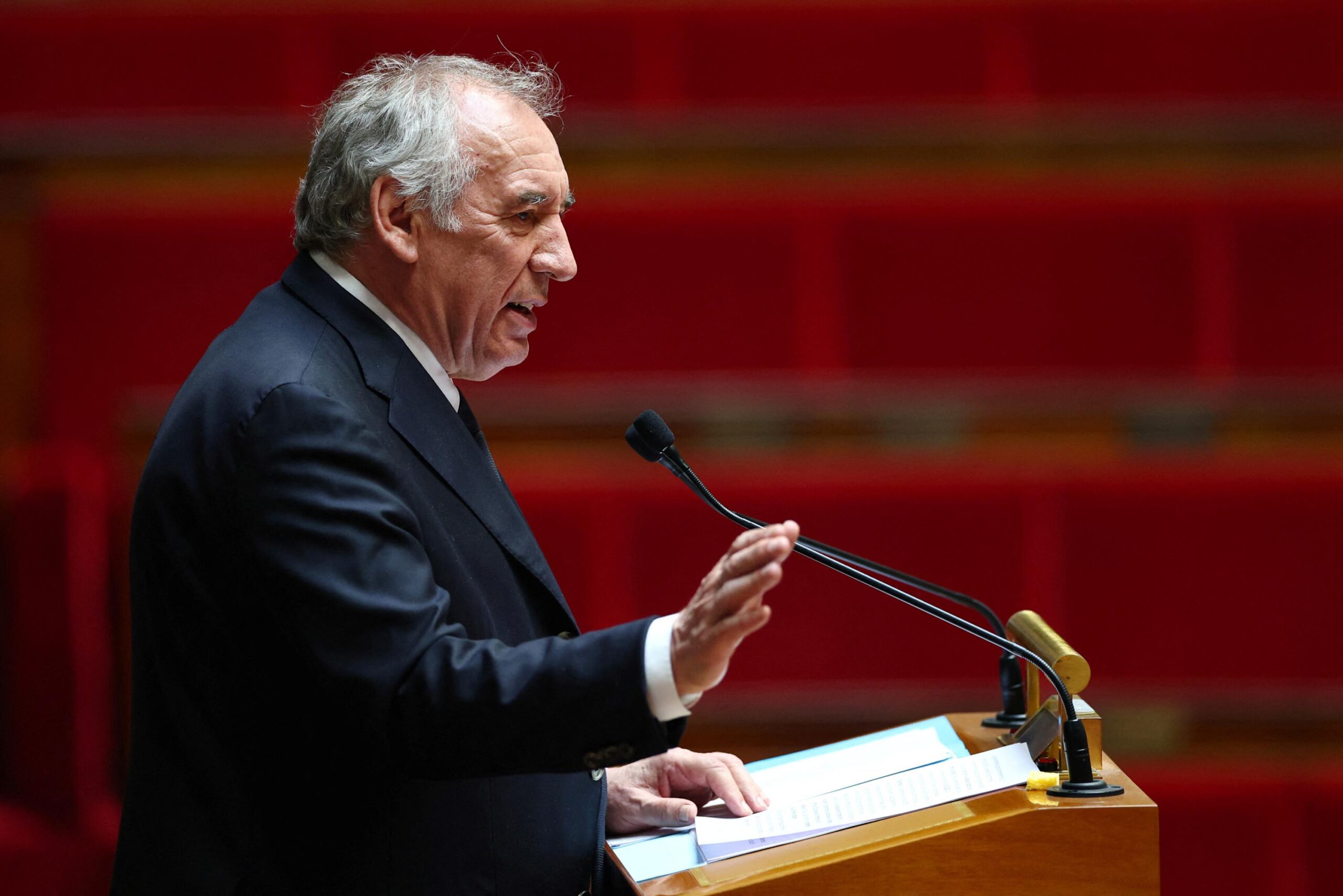 François Bayrou, budget 2026, collectivités locales, économies, dette publique, finances publiques, groupes de travail, conférence financière des territoires, associations d'élus, déficit budgétaire, mutualisation des services, masse salariale, dépenses de solidarité, communes, départements, régions, redressement des finances publiques, situation financière
