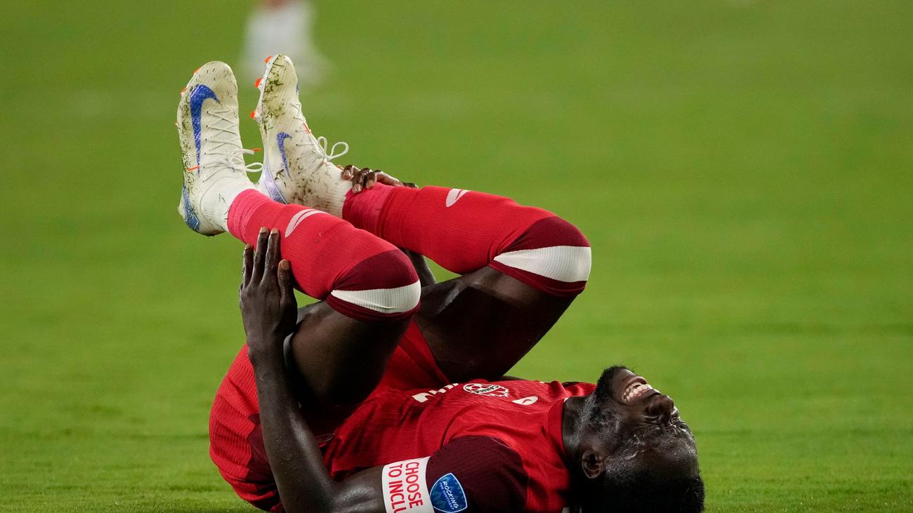 Alphonso Davies, FC Bayern Munich, injury, cruciate ligament tear, cartilage damage, rehabilitation, comeback, mental health, soccer, football, sports
