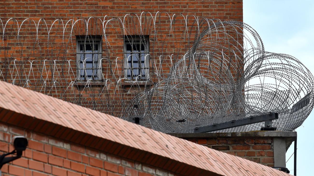 Justizvollzugsanstalt Halle, JVA Halle, Brandschutzübung, Evakuierungsübung, Gefängnisbrand, Sachsen-Anhalt, Roter Ochse, Frohe Zukunft, Gefängnisevakuierung, Feuerwehreinsatz, Justizministerium Magdeburg
