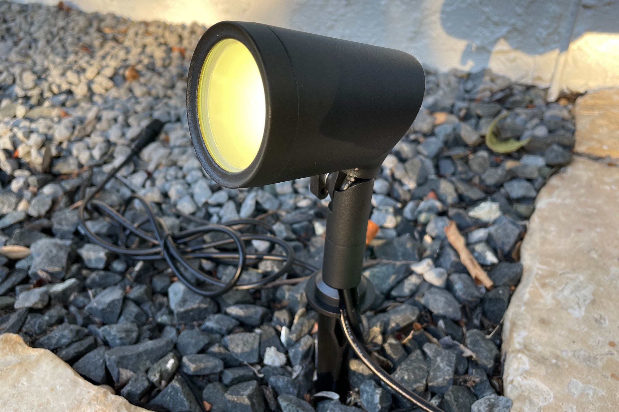 Eufy Spotlight, smart spotlight, outdoor lighting, Eufy Life app, smart home, lighting review, E10 model, AI lighting, color lighting, Alexa, Google Home, Bluetooth, Wi-Fi, home automation
