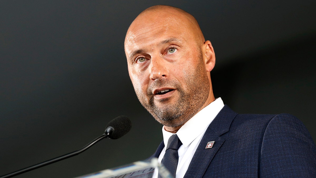 Derek Jeter, University of Michigan, commencement speech, failure, New York Yankees, baseball, MLB, honorary degree, Kalamazoo, minor leagues, errors, adversity, Hall of Fame, sports coverage, Fox News
