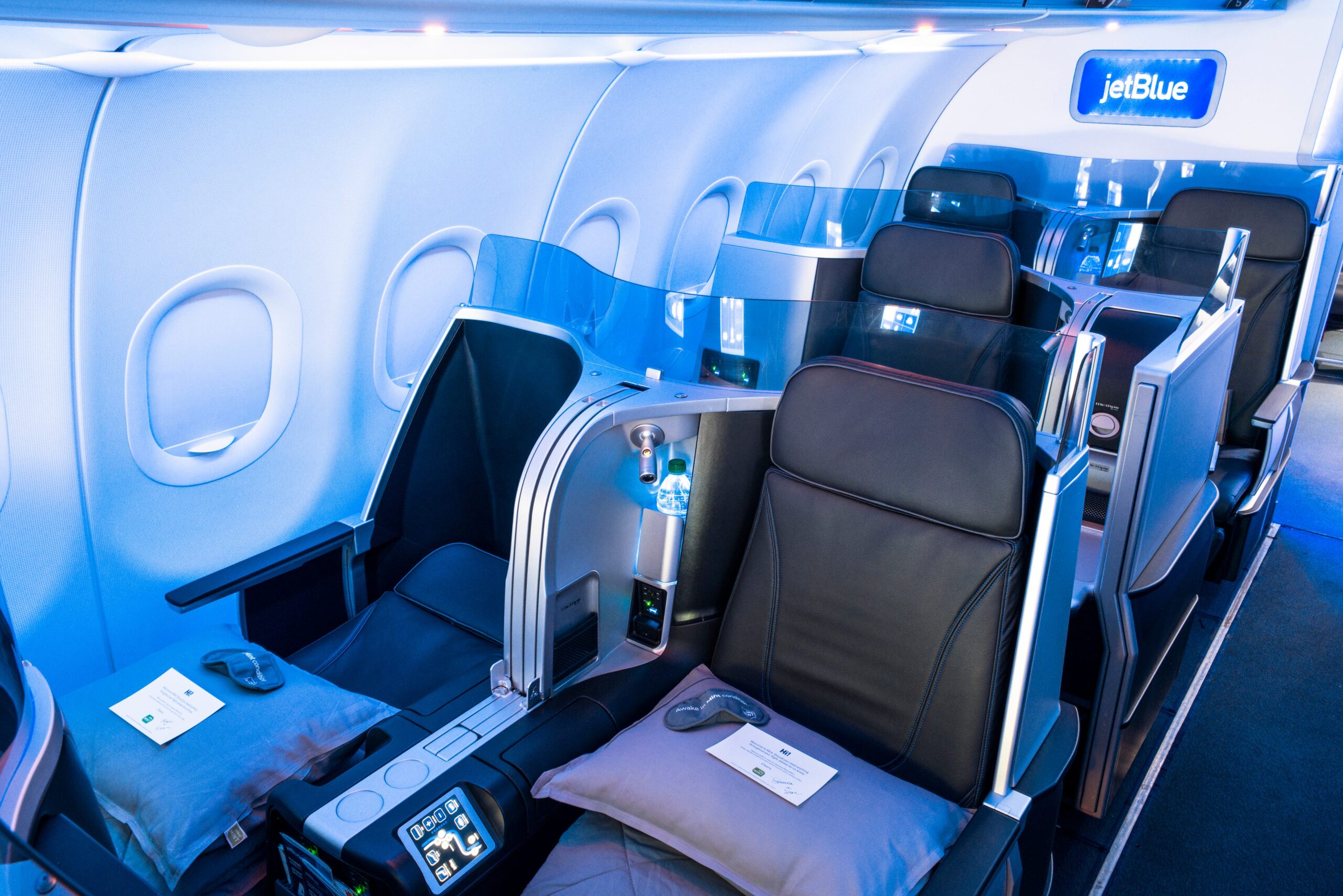 airline customer satisfaction, J.D. Power, North American airlines, passenger experience, air travel, customer service, Southwest Airlines, airline industry, economic downturn, travel survey, Zach Wichter, USA TODAY
