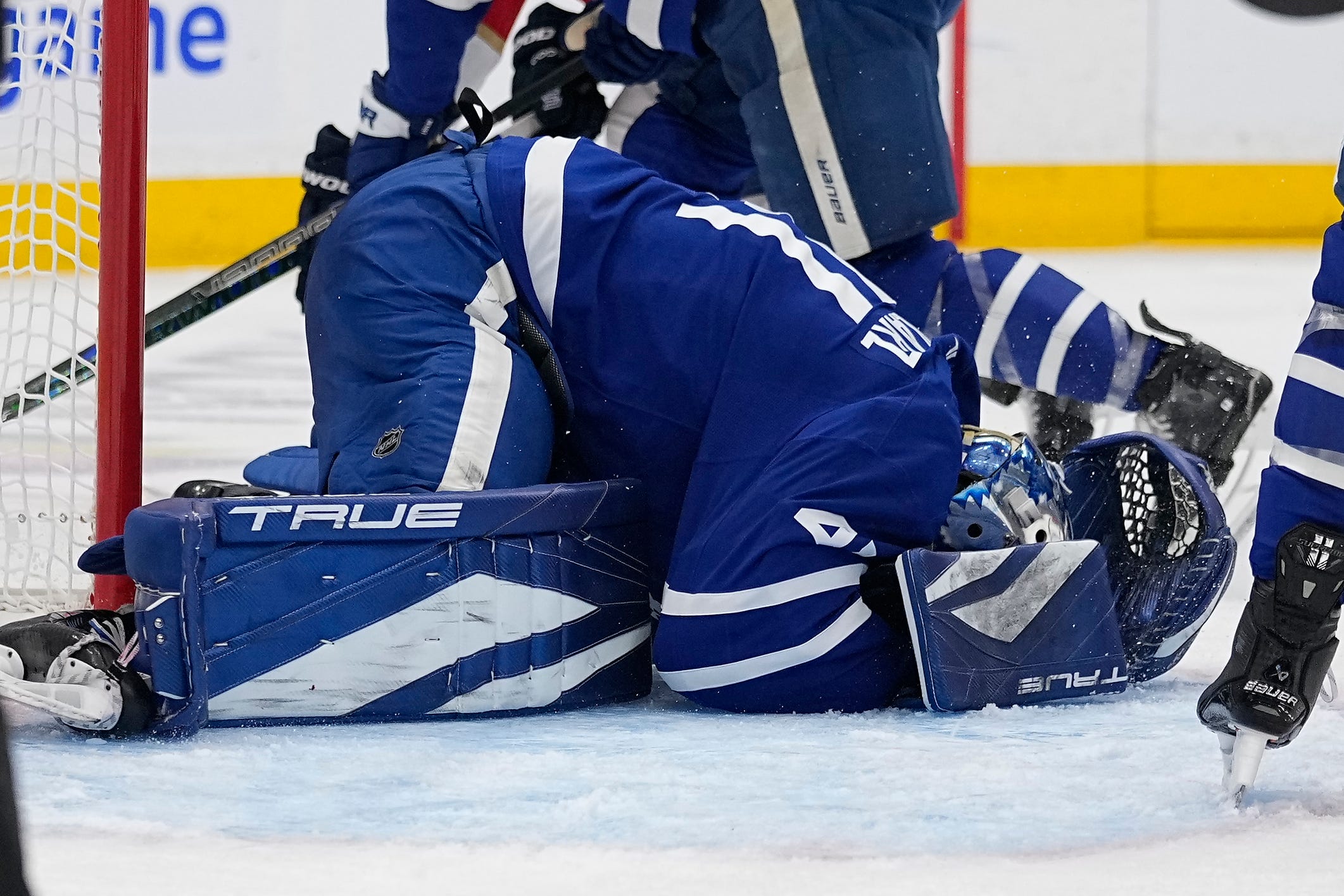 Toronto Maple Leafs, Anthony Stolarz, concussion, Joseph Woll, Matt Murray, Craig Berube, Florida Panthers, Sam Bennett, NHL, injury, Game 2, playoffs, hockey, ESPN, series opener, goaltender, hospital, head injury, Sam Reinhart
