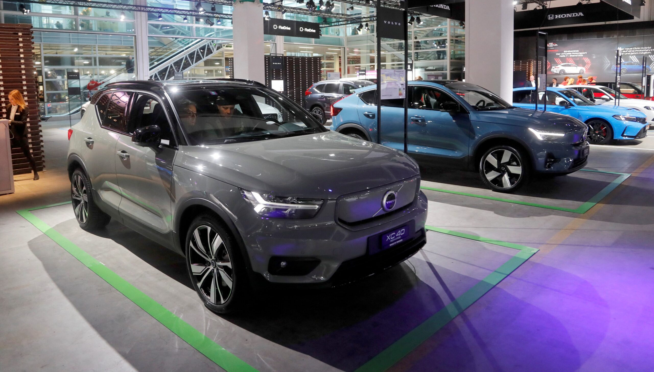 Volvo Cars, VOLCARb.ST, Charleston plant, South Carolina, job cuts, workforce reduction, EX90, Polestar 3, US manufacturing, Geely Holding, GEELY.UL, trade policies, tariffs, electric SUV, car recalls, US car market, automotive industry
