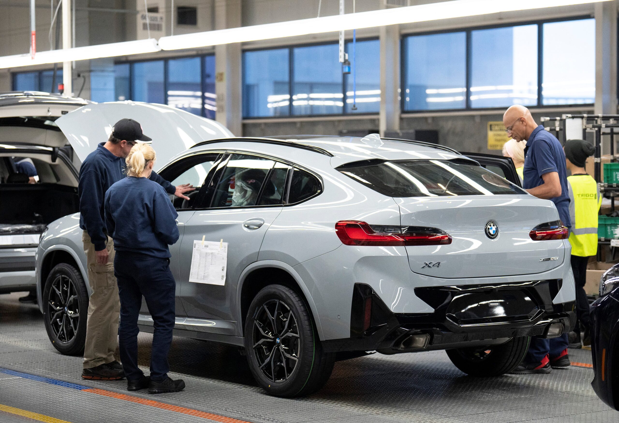 BMW, US Tariffs, Trade Policy, 2025 Outlook, Automotive Industry, German Automaker, Donald Trump, US-China Trade, Spartanburg Plant, Economic Impact, Car Exports, Walter Mertl, Oliver Zipse, Financial Forecast, Earnings Report, BMWG.DE, MBGn.DE, F.N, STLAM.MI, Automotive Margin, Supply Chain, Raw Materials, Business Performance, Investment Analysis, Auto Industry News

