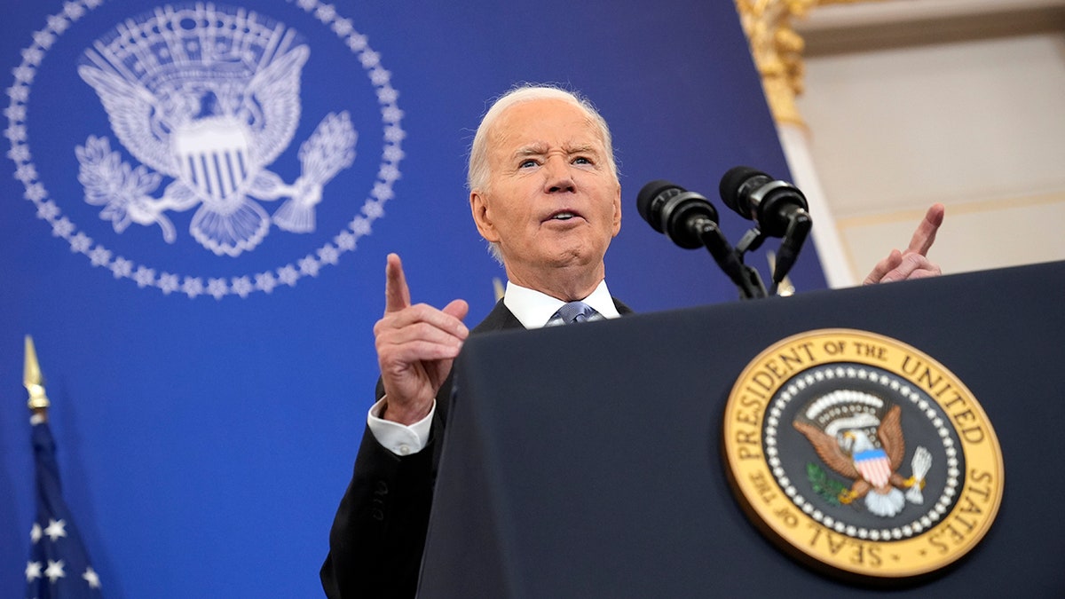 Joe Biden, Kamala Harris, 2024 Election, Presidential Race, Donald Trump, Democratic Party, Debate Performance, Mental Fitness, Jen Psaki, Media Coverage, Axios, Alex Thompson, White House Correspondents Dinner, Withdrawal, Succession, BBC News, Nick Robinson, Political Analysis, News
