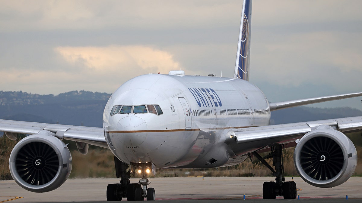 United Airlines, plane collision, wingtip, San Francisco International Airport, SFO, FAA investigation, Flight 863, Flight 877, Boeing 777, aircraft incident, airline safety, travel delays, flight rebooking, airport accident, runway incident, American Airlines, Reagan National Airport, DCA
