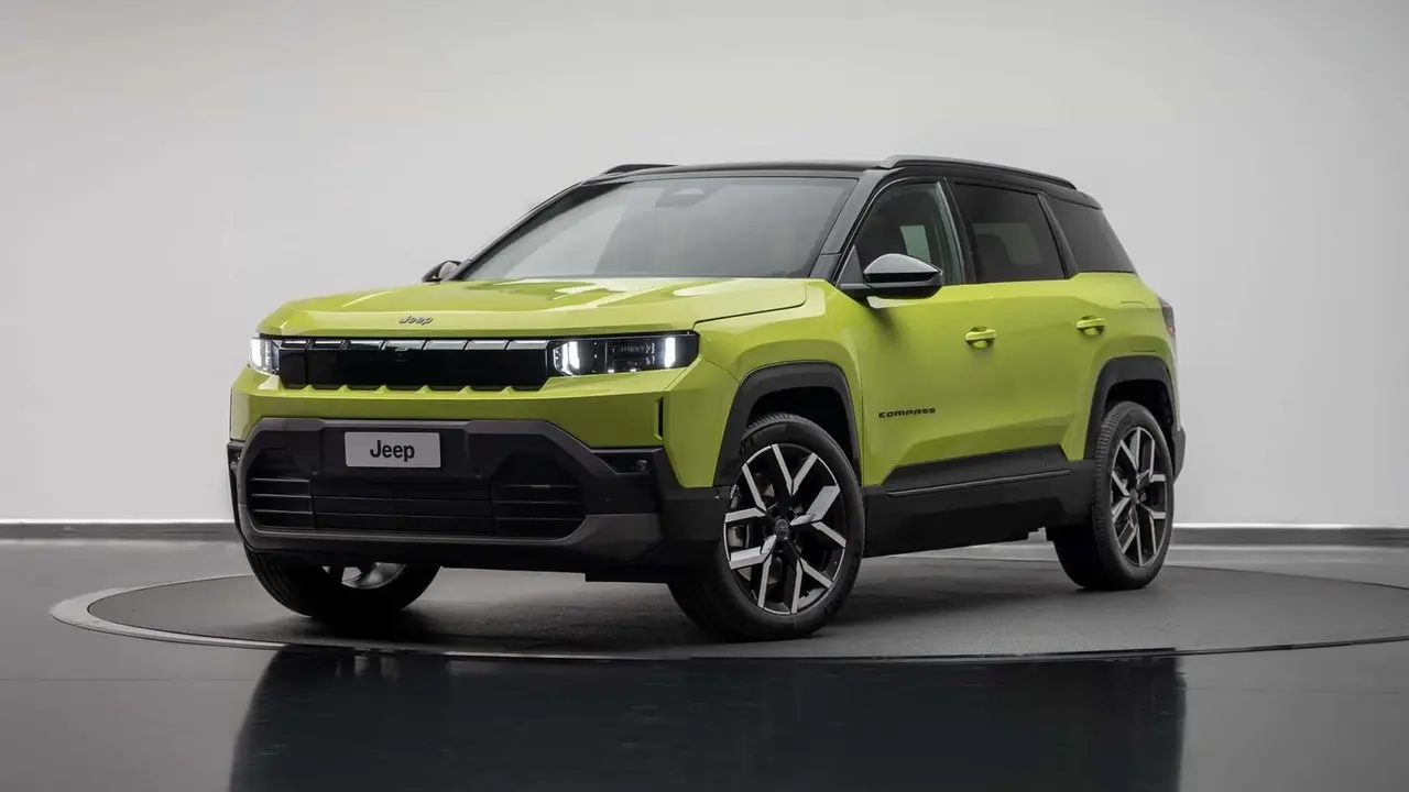 Jeep Compass, new Jeep Compass, 2025 Jeep Compass, Stellantis, STLA Medium platform, electric Jeep Compass, hybrid Jeep Compass, Jeep Compass range, Jeep Compass specifications, Jeep Compass price, Jeep Compass release date, Jeep Compass review, Jeep Compass Europe, compact SUV, SUV, four-wheel drive, off-road capability, Matrix LED headlights, infotainment screen, digital instrument panel
