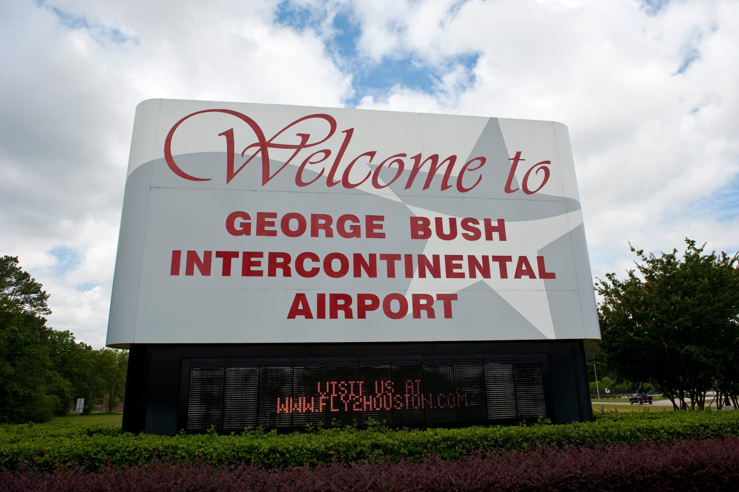 Trekalon Price, Houston airport bomb threat, Cedar Rapids Airport, false alarm, ex-lover, frame, felony, 911 call, George Bush Intercontinental Airport, police investigation, Jonathan Limehouse, USA TODAY

