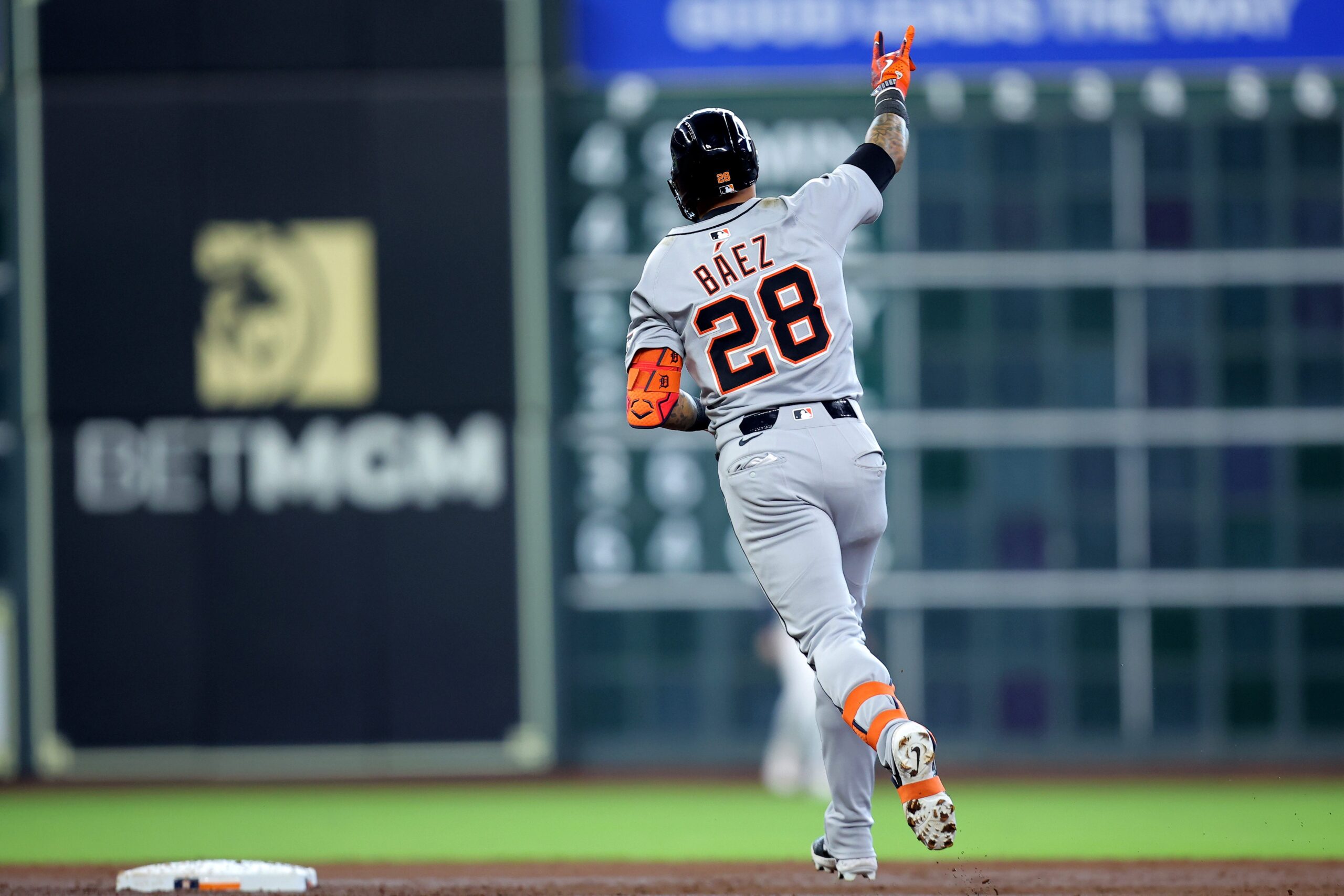 fantasy baseball, waiver wire, player rankings, roster improvement, injury replacements, hot hitters, rising pitchers, Fantrax, Smith-Shawver, Javier Báez, Tyler Stephenson, Hoglund, Kim, McCullers, Myers, Schneeman, Dezenzo, White Sox closer, Cubs pitching prospect, Dodgers prospect, free agent acquisition budget, FAAB, baseball analysis
