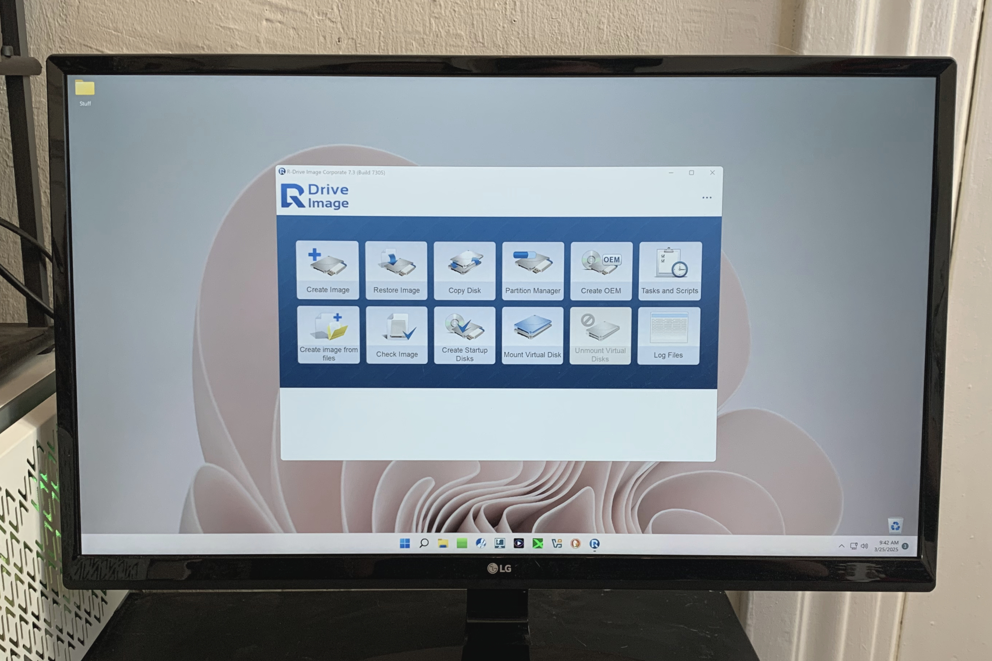 R-Drive Image, backup software, disk imaging, disaster recovery, cloud storage, Amazon S3, Microsoft Azure, Google Cloud, Dropbox, OneDrive, VHD, VHDX, partition editor, bootable recovery disk, data backup, file backup, folder backup, drive imaging, partition imaging, disk cloning, R-TT, data replication, FAT, exFAT, NTFS, ReFS, HFS, APFS, XFS, UFS, Ext2, Ext3, Ext4, Windows backup, Linux backup, online backup, review, Jon Jacobi
