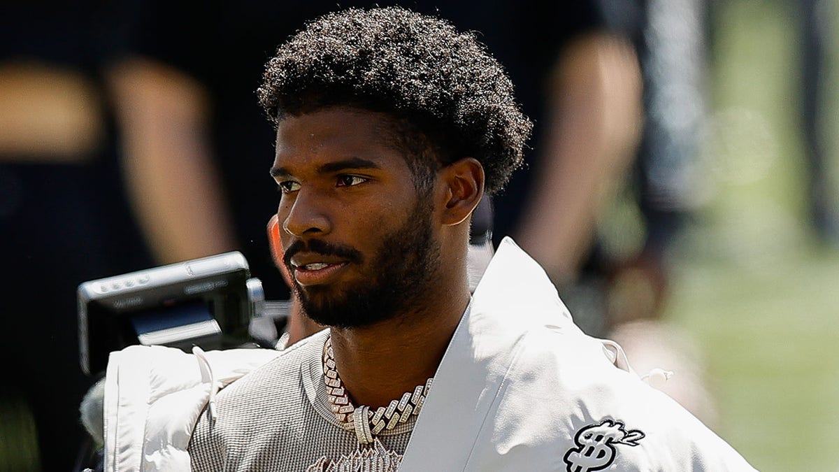 Shedeur Sanders, NFL Draft, Cleveland Browns, Quarterback, Dillon Gabriel, Deshaun Watson, Joe Flacco, Kenny Pickett, Robert Griffin III, QB Battle, Sam Darnold, Cam Ward, Jaxson Dart, Tyler Shough, Jalen Milroe, Rookie, Jersey Sales, Dysfunction
