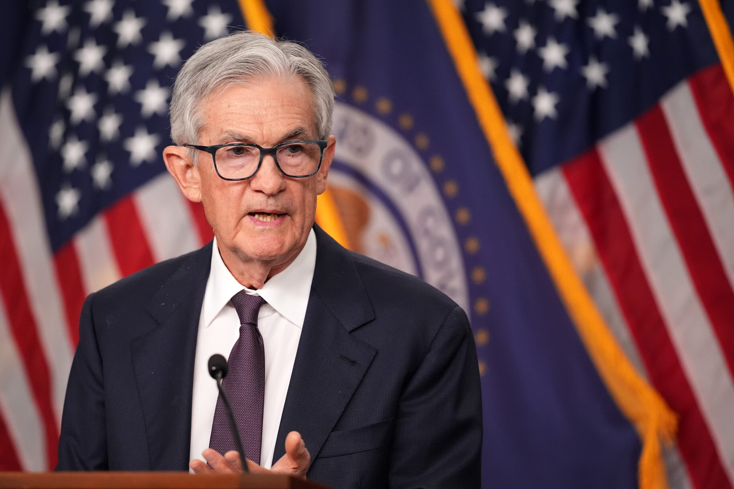 Federal Reserve, Jerome Powell, Donald Trump, interest rates, inflation, monetary policy, central bank independence, economic recession, US economy, Truth Social, tariffs, macroeconomic policy, Joe Biden, political influence, Richard Nixon, Arthur Burns, Paul Volcker, Ronald Reagan, Bill Clinton, Federal Reserve Act, Ben Bernanke, Venezuela, Turkey, Recep Tayyip Erdoğan, hyperinflation, economic crisis
