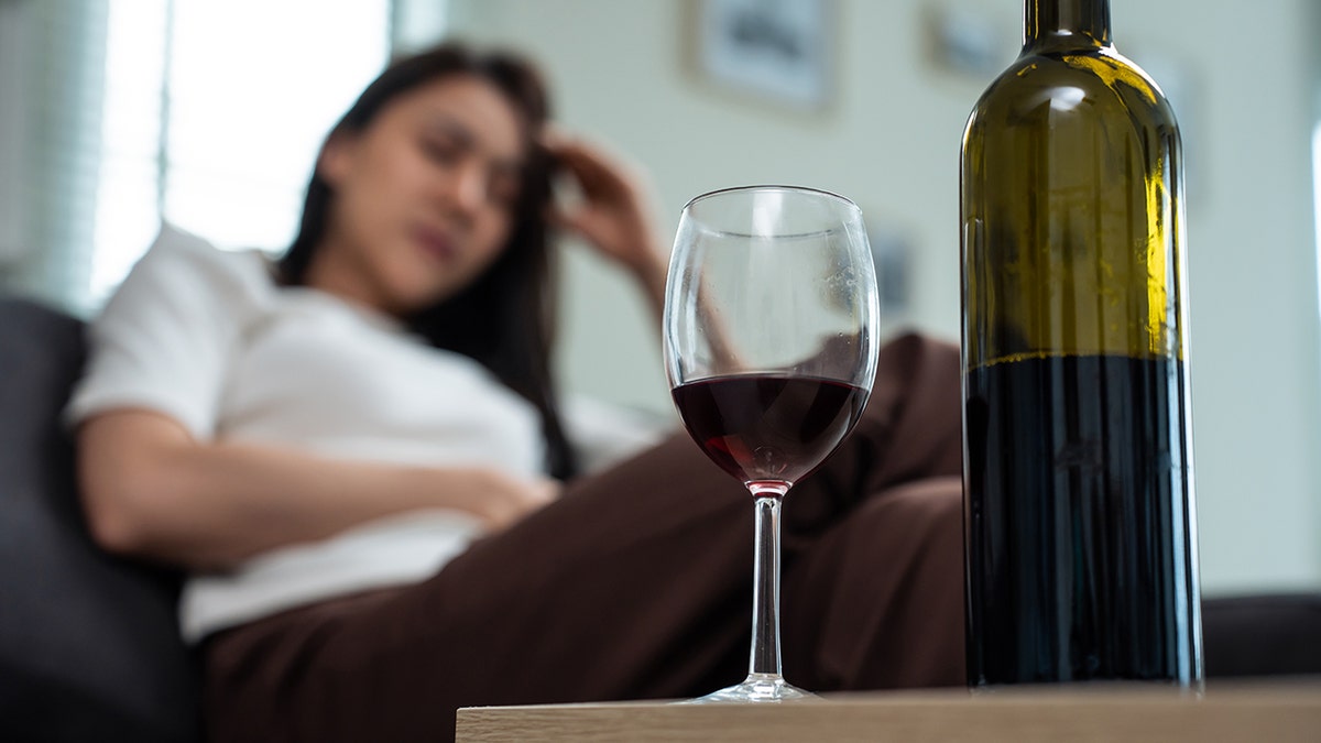 red wine headache, wine headache causes, quercetin, acetaldehyde, alcohol metabolism, histamine intolerance, tannins, dehydration, wine and headaches, red wine vs white wine, wine headache prevention, light-bodied wine, pinot noir, cabernet, alcohol intolerance, flavanols, wine research, UC Davis study, Morris Levin, Apramita Devi, Caroline Susie, Frances Lee, wine health, alcohol consumption, headache remedies, headache triggers, wine making process
