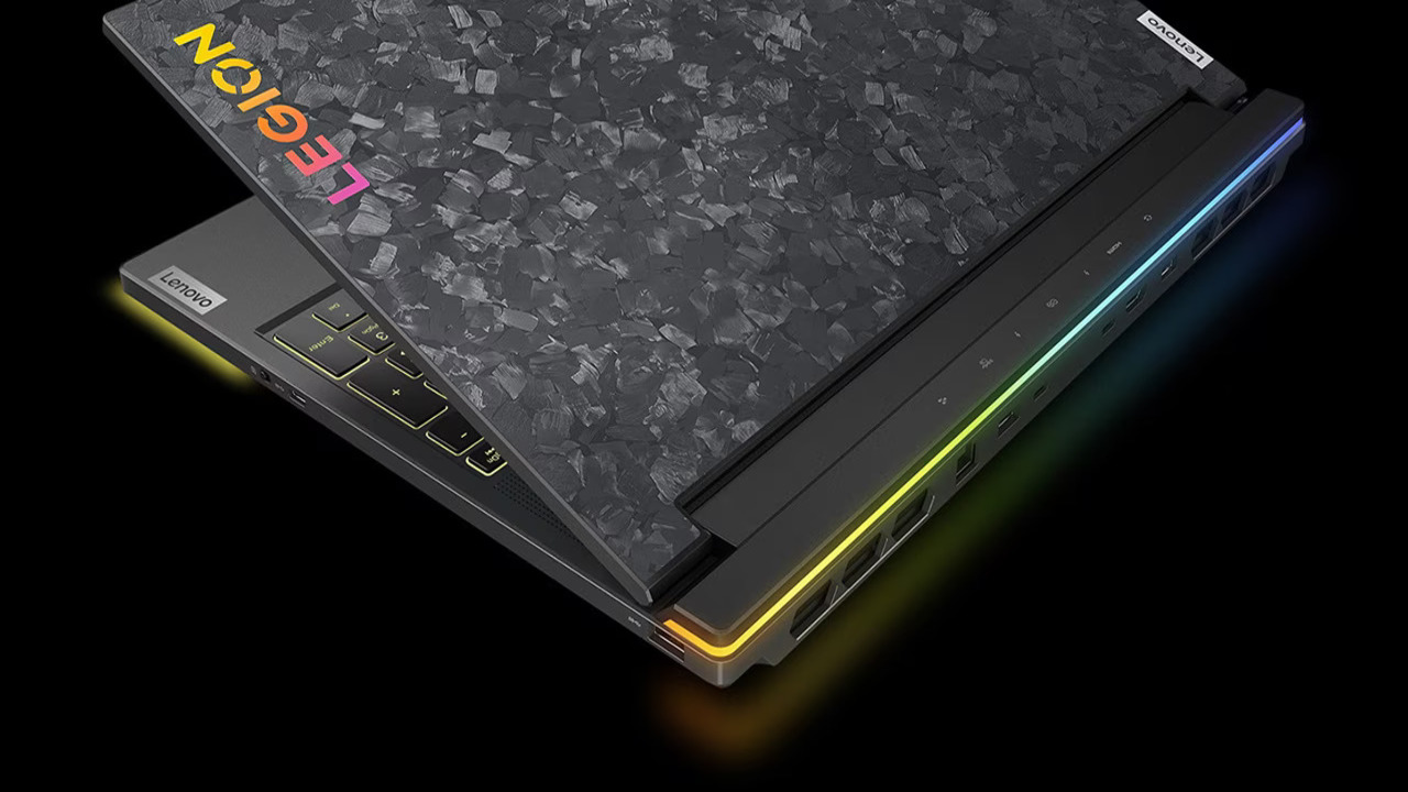 Lenovo Legion 9i, gaming laptop, 3D laptop, glasses-free 3D, Intel Core Ultra 9 275HX, NVIDIA GeForce RTX 5090, 18-inch display, 4K 440Hz, Thunderbolt 5, Wi-Fi 7, high-performance laptop, professional laptop, gaming PC, laptop review, laptop news, tech news, 192GB RAM, 8TB SSD
