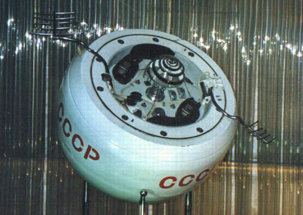 Kosmos-482, space debris, satellite reentry, Pacific Ocean, Soviet spacecraft, Venera probe, Cold War, space junk, NASA, European Space Agency, U.S. Space Force, space traffic management, space regulations, United Nations, Skylab, Roscosmos, Venus program, space heritage, orbital clutter
