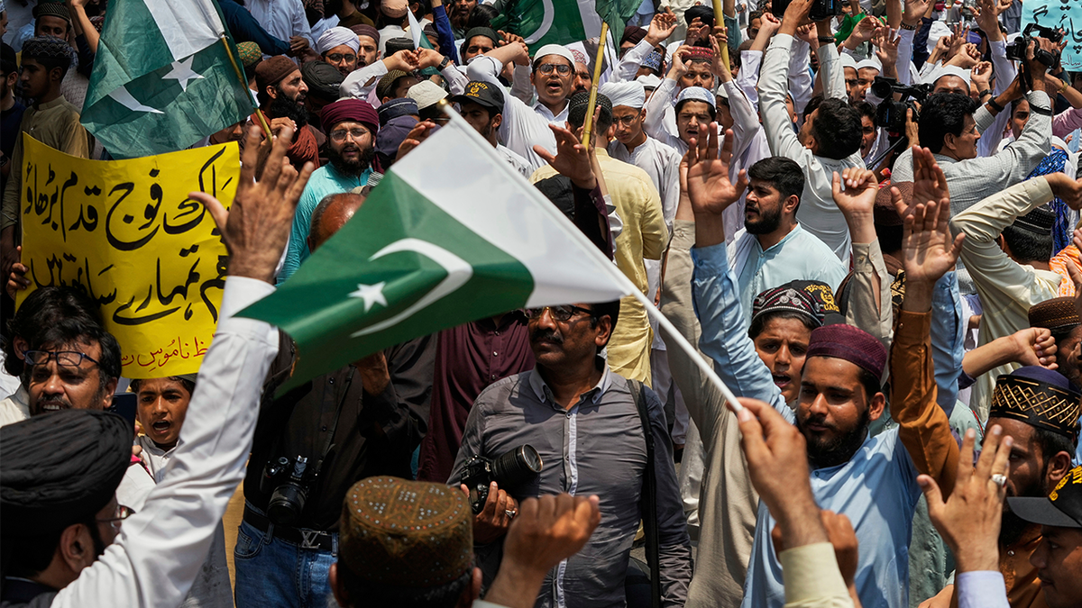 Pakistan, India, de-escalation, Ishaq Dar, Marco Rubio, S. Jaishankar, military strikes, air bases, Fateh missiles, conflict, Kashmir, Punjab, non-escalation, U.S. support, Vance, Trump, Geo News
