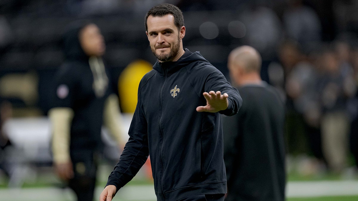 Derek Carr, New Orleans Saints, quarterback, NFL, retirement, injury, shoulder injury, labral tear, rotator cuff, football, sports, Pro Bowl, Oakland Raiders, Tyler Shough, Fox News Sports
