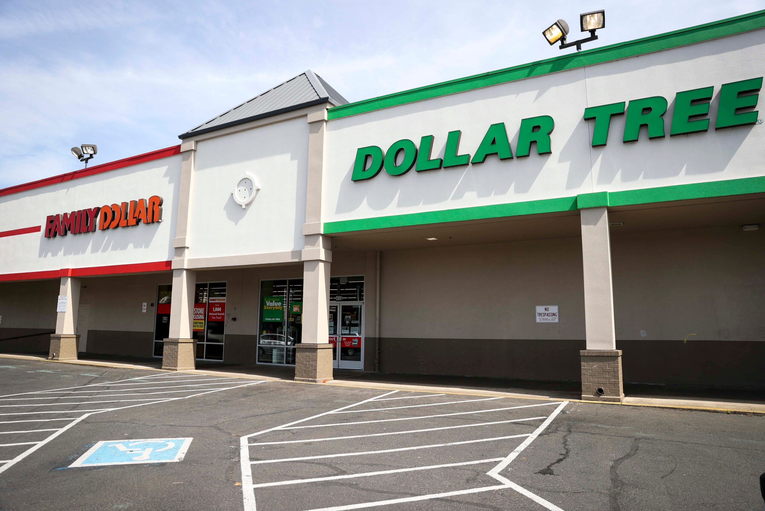 Family Dollar, Uber Eats, grocery delivery, discount stores, dollar stores, Dollar Tree, retail, online shopping, coupon codes, promotions, underserved communities, convenience, savings, budget, delivery fees, Uber One, Brigade Capital Management, Macellum Capital Management
