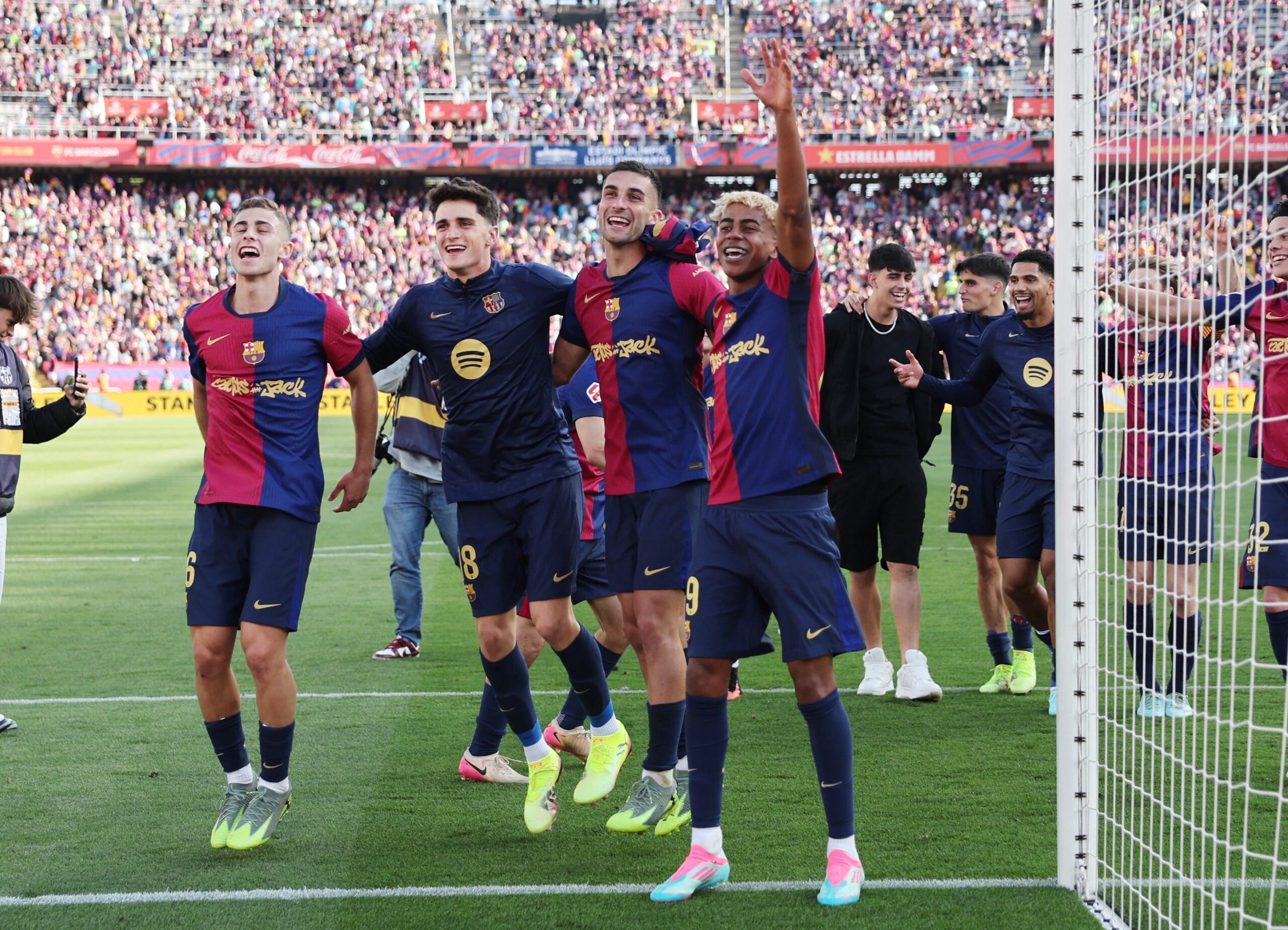 Barcelona, Real Madrid, Clasico, LaLiga, Raphinha, Mbappe, football, soccer, Spanish league, title race, victory, defeat, highlights, score, match report, news, sports.
