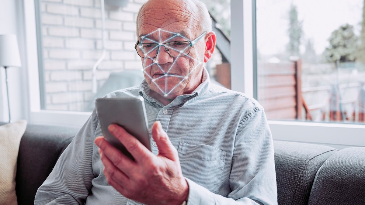 FaceAge, AI, artificial intelligence, biological age, aging, cancer, survival prediction, health, biomarkers, early detection, deep learning, machine learning, medical technology, healthcare, clinical decision-making, palliative care, life expectancy, facial analysis, selfies, digital health, Mass General Brigham, data privacy, ethical concerns
