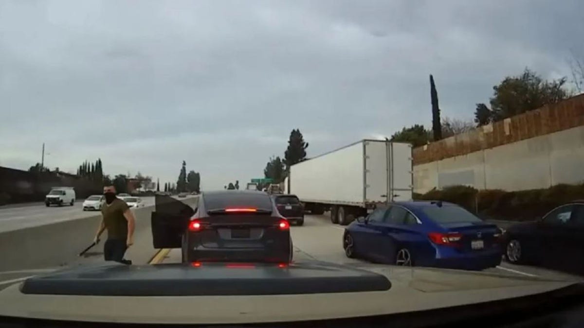 Nathaniel Radimak, Tesla driver, road rage, Hawaii, Honolulu, assault, arrest, parole, California, pipe-wielding, Waikiki, motor vehicle, unauthorized entry, parole revocation warrant
