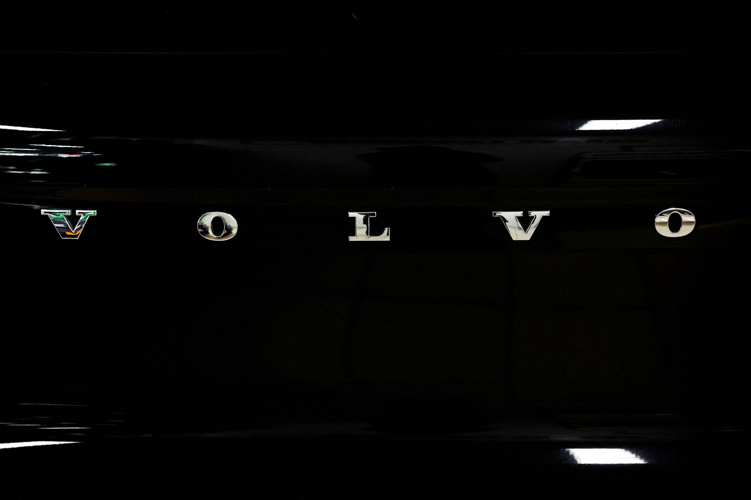 Volvo recall, Volkswagen recall, Polestar recall, NHTSA recall, car recall, vehicle recall, rearview camera, software defect, engine oil leak, cylinder head cover screws, over-the-air update, VIN search
