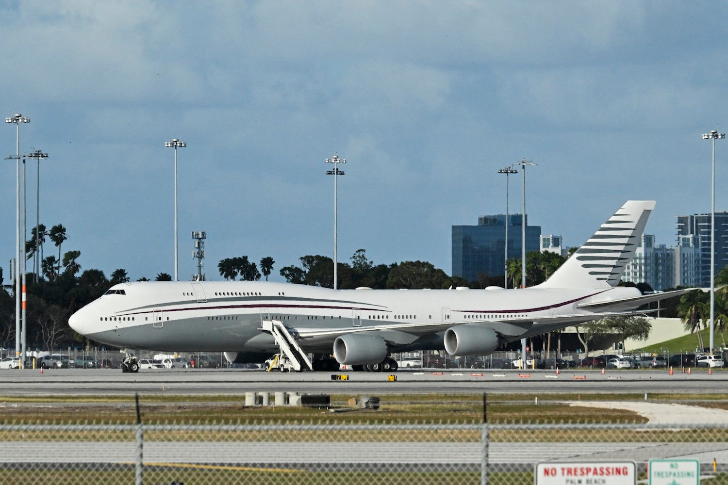 Donald Trump, Qatar, Air Force One, corruption, Emoluments Clause, constitutional crisis, $400 million plane, Truth Social, Boeing 747-8, Trump Organization, luxury golf resort, Defense Department, Sam Snead, Eric Lipton, memecoin cryptocurrency, Signalgate, Mike Waltz, Pete Hegseth, Jeffrey Goldberg, Amy Klobuchar, Kilmar Abrego Garcia.
