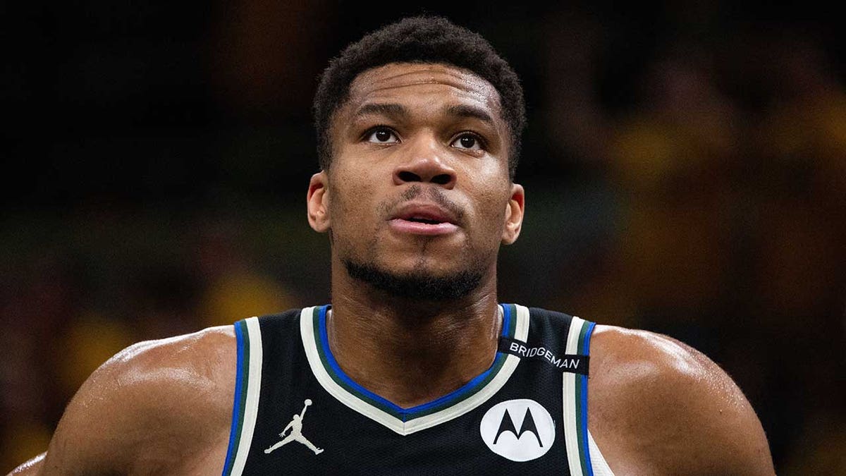 Giannis Antetokounmpo, Milwaukee Bucks, NBA, Trade Rumors, Damian Lillard, Khris Middleton, NBA Playoffs, Championship, Free Agency, Potential Suitors, Brooklyn Nets, New Orleans Pelicans, San Antonio Spurs, Houston Rockets, NBA Draft Lottery, Lew Alcindor, Adrian Griffin, Doc Rivers.

