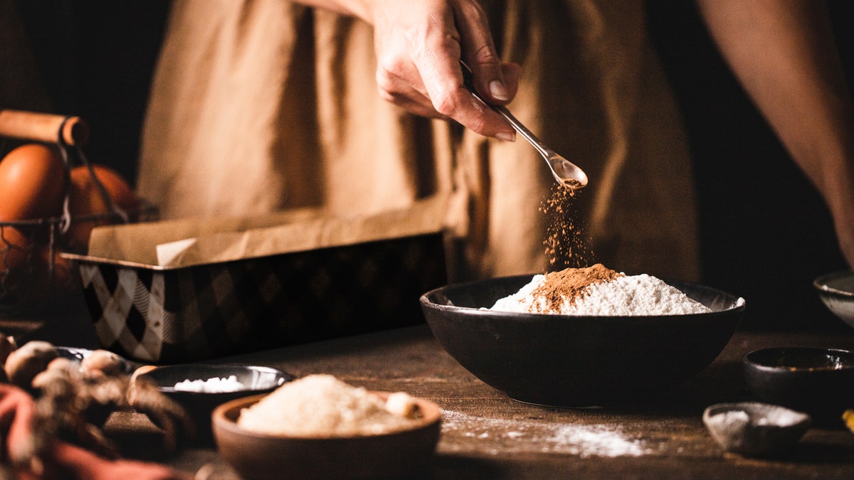 cinnamon, cinnamaldehyde, herb-drug interactions, PXR, AhR, coumarin, blood thinners, cassia cinnamon, Ceylon cinnamon, supplements, medication, drug interactions, liver damage, health risks, chronic health conditions, blood sugar, cardiovascular health, inflammation, dietary supplement, food chemistry, molecular sciences, pregnane X receptor, aryl hydrocarbon receptor, Shabana Khan, Amar Chittiboyina, Elaena Quattrocchi, University of Mississippi, National Center for Natural Products Research, Long Island University, Bill Gurley
