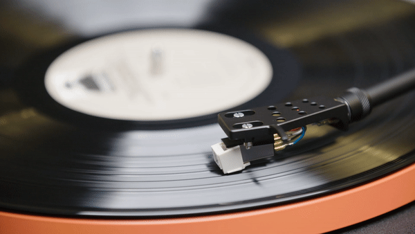 JBL Spinner BT, wireless turntable, turntable review, Bluetooth turntable, Gen Z turntable, millennial turntable, record player, vinyl, audio, home audio, turntable setup, turntable calibration, audio quality, music, modern turntable, retro turntable, JBL, Spinner BT review, turntable for beginners

