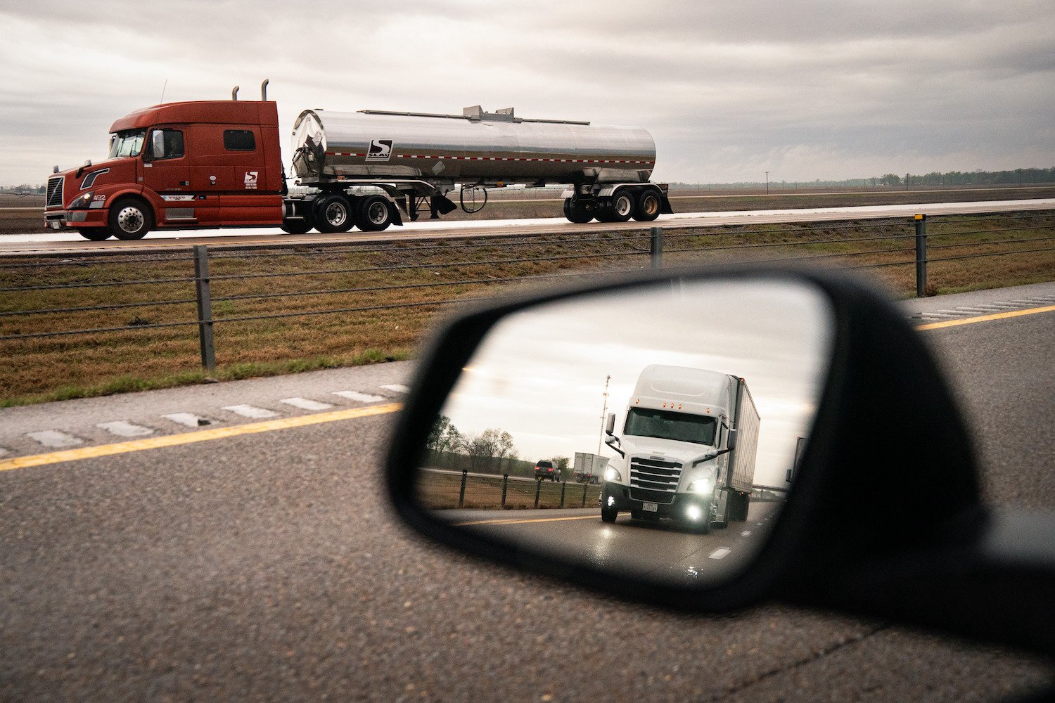 driverless trucks, autonomous trucks, self-driving trucks, Aurora Innovation, Interstate 45, Texas, Dallas, Houston, AI trucks, automated trucking, trucking industry, logistics, transportation, truck safety, Aurora Driver, freight, autonomous vehicles
