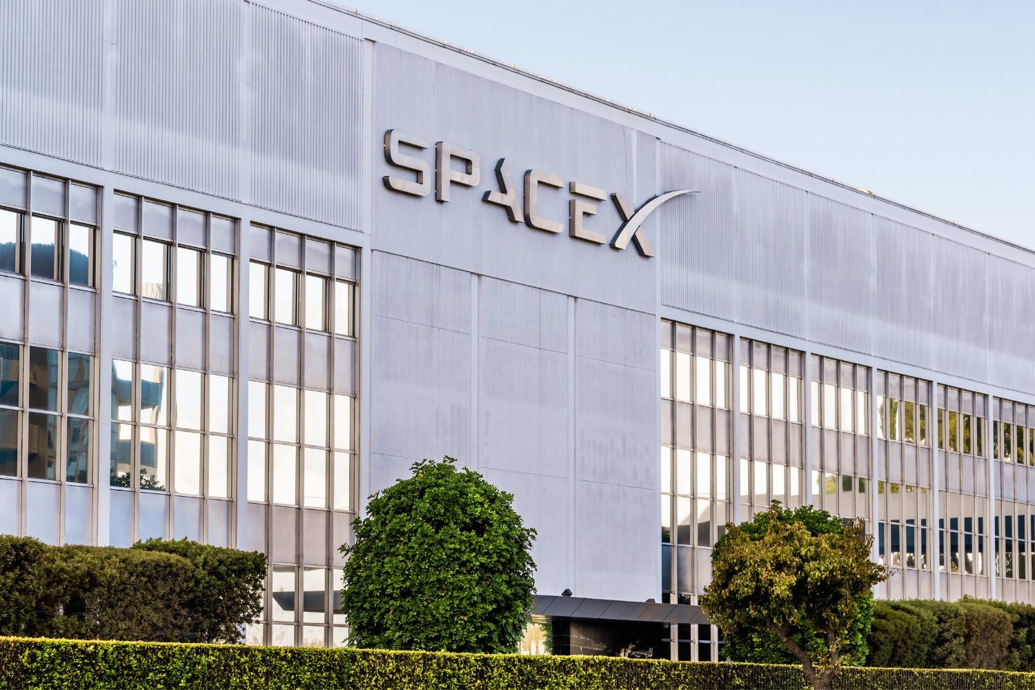 SpaceX, lawsuit, Douglas Altshuler, discrimination, Crohn's disease, bathroom breaks, retaliation, Elon Musk, National Labor Relations Board, wrongful termination, labor law, employment law, overtime pay, meal breaks, Occupational Safety and Health Administration, OSHA, disability discrimination, workplace safety, Redmond, Washington
