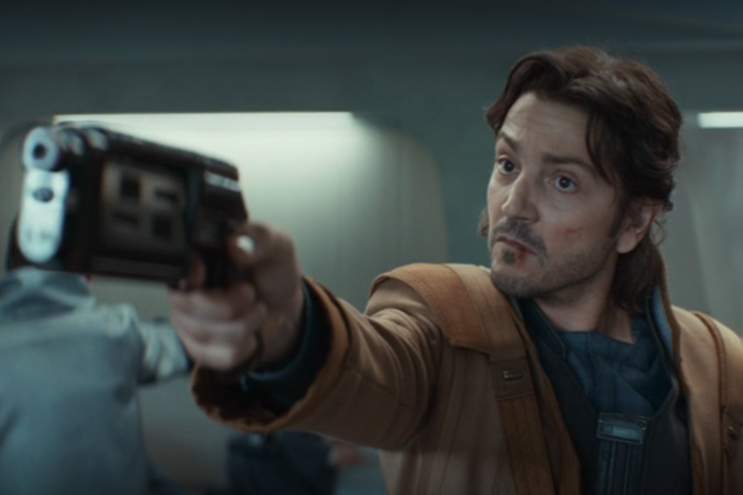 Andor, Star Wars, Cassian Andor, blaster pistol, MW-20 Bryar pistol, Kyle Katarn, Dark Forces, sound design, vuh-weeeeee, Star Wars guns, tibanna, Skeen, Cloris, auditory clue, Star Wars video game, sci-fi, weapon, Star Wars history, Star Wars show
