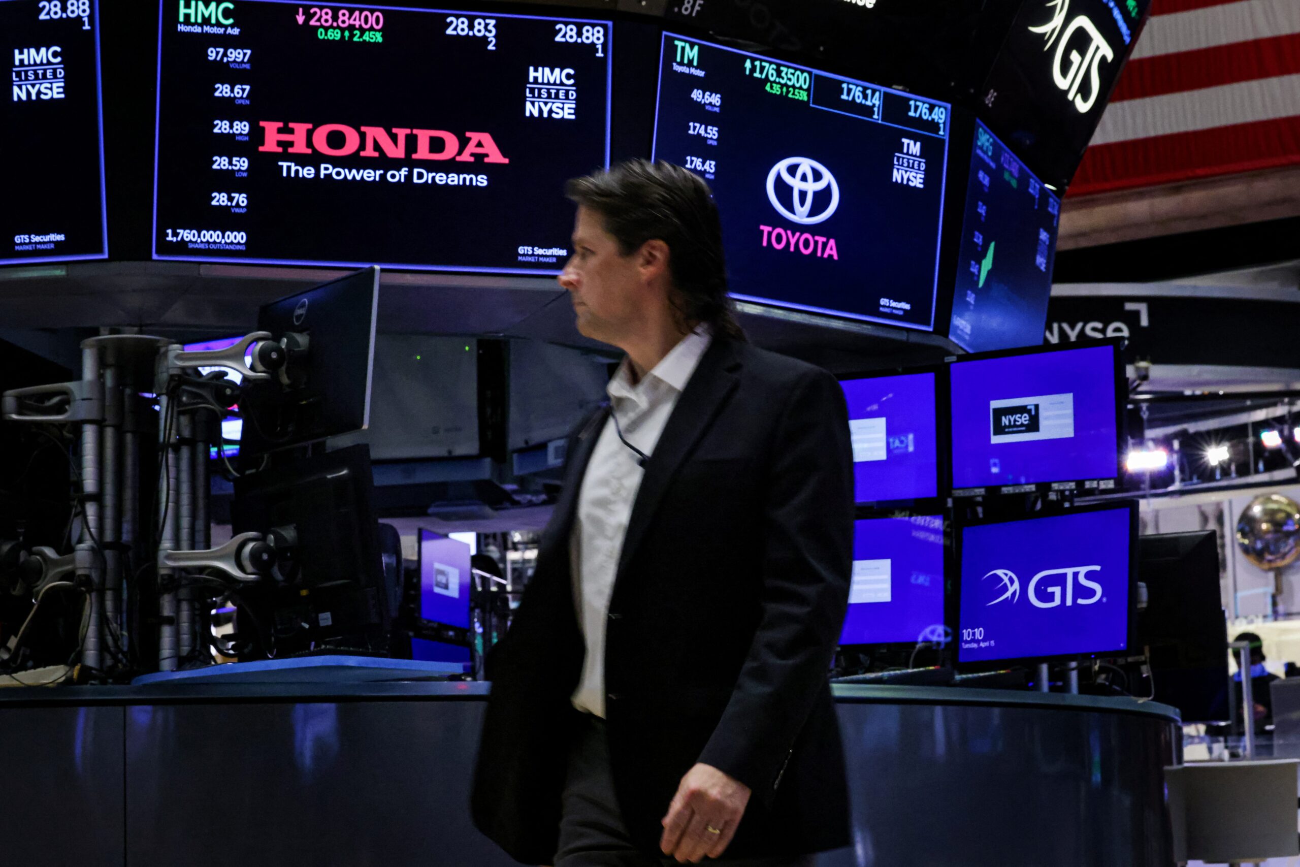 Honda, profit decrease, EV supply chain, tariffs, Donald Trump, operating income, automotive industry, Chinese EV producers, Nissan, merger, strategic partnerships, Toshihiro Mibe, electric vehicles, Ontario, Canada, 7267.T, Honda Motor
